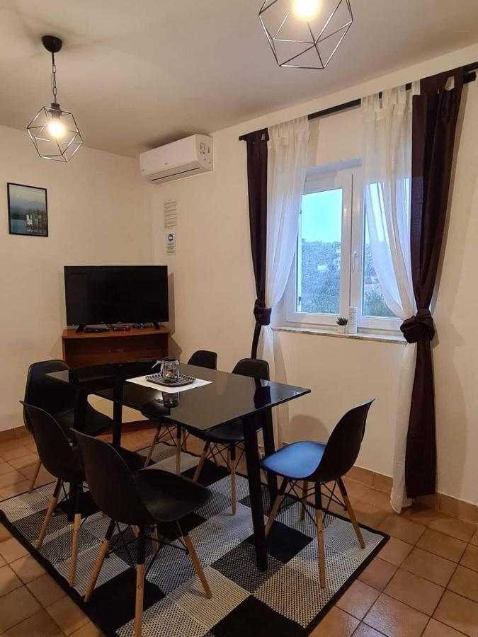 Apartments Solis, 50 M From The Sea - Jakisnica ภายนอก รูปภาพ